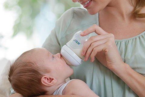忙碌媽媽專屬的嬰兒奶瓶和奶嘴選購指南