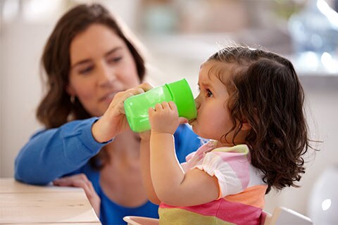 完美絕配：找到最合適的飲水杯，為寶寶的發育階段提供輔助