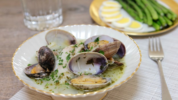 Spanish cod fillets with clams
