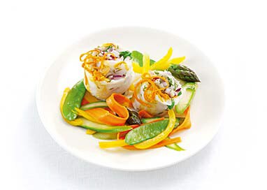 Small fish rolls with colourful vegetables